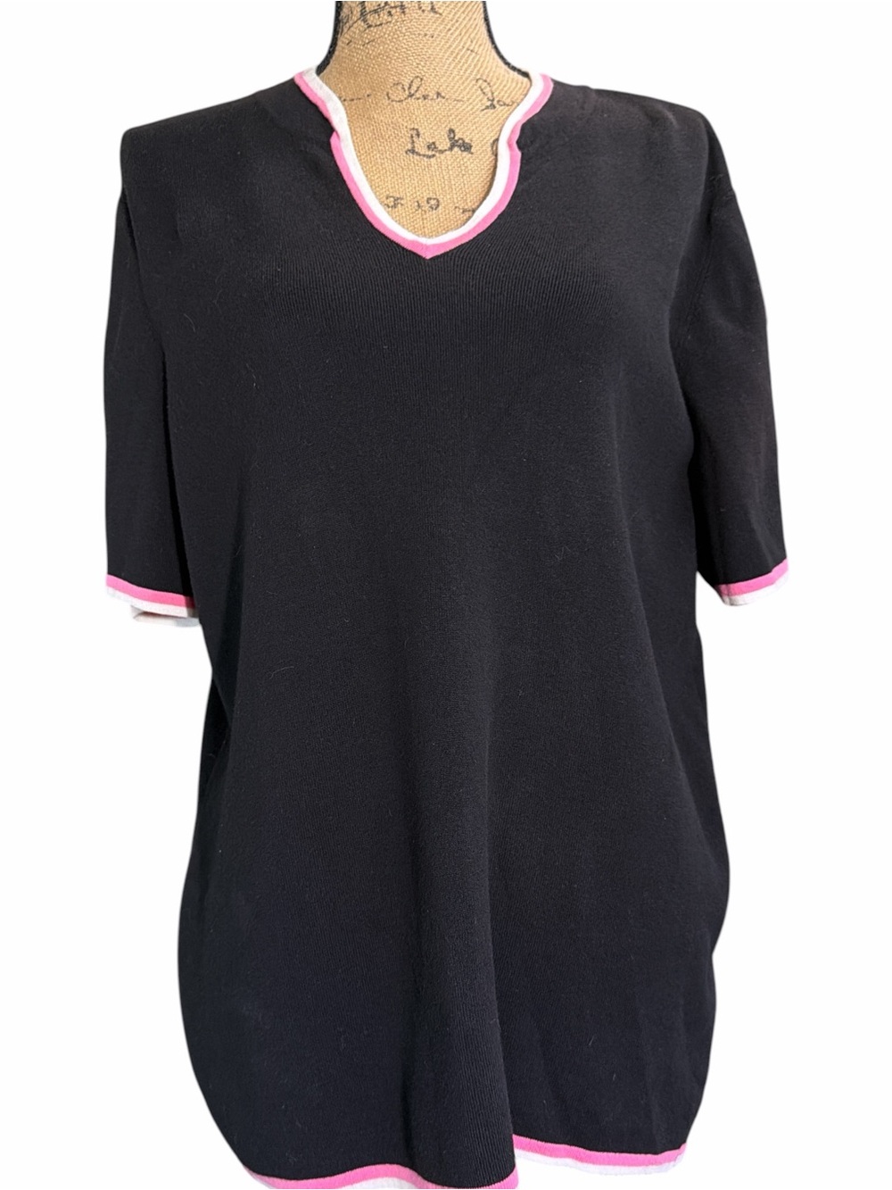 Designers OriginaBlack Short-Sleeve Sweater with Pink and white Trim. EC Size 1X